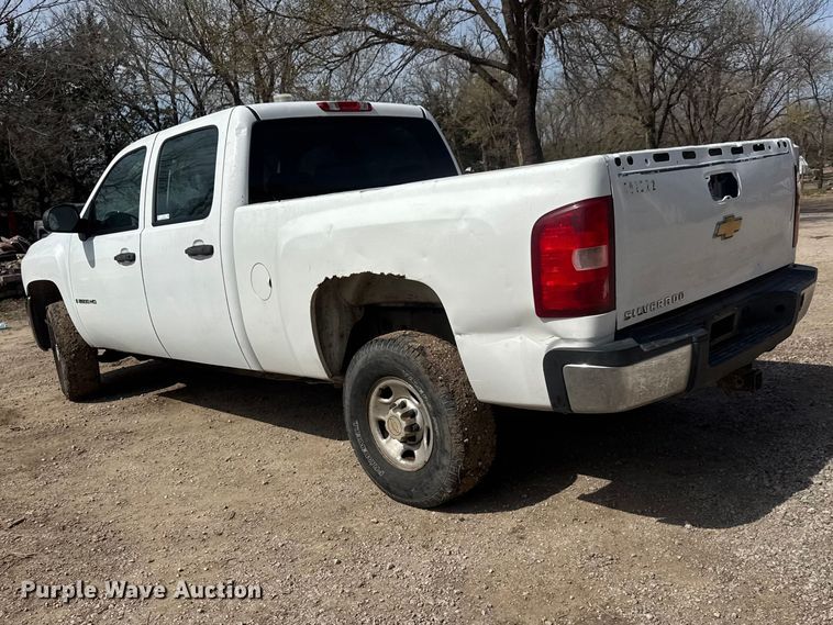 image for item ET1730 2007 Chevrolet Silverado 2500HD Crew Cab pickup truck