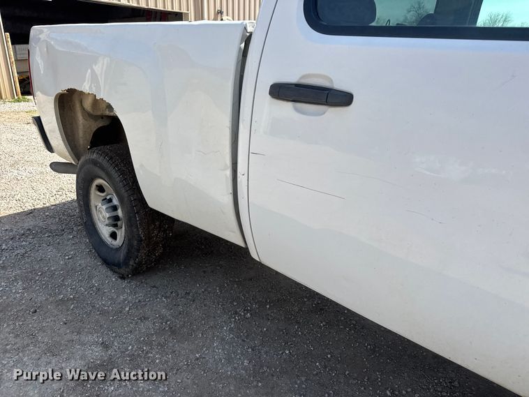 image for item ET1730 2007 Chevrolet Silverado 2500HD Crew Cab pickup truck