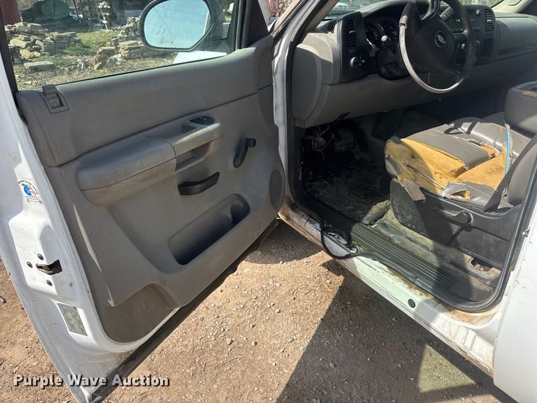 image for item ET1730 2007 Chevrolet Silverado 2500HD Crew Cab pickup truck