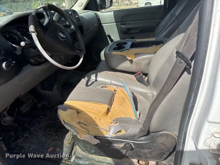 image for item ET1730 2007 Chevrolet Silverado 2500HD Crew Cab pickup truck