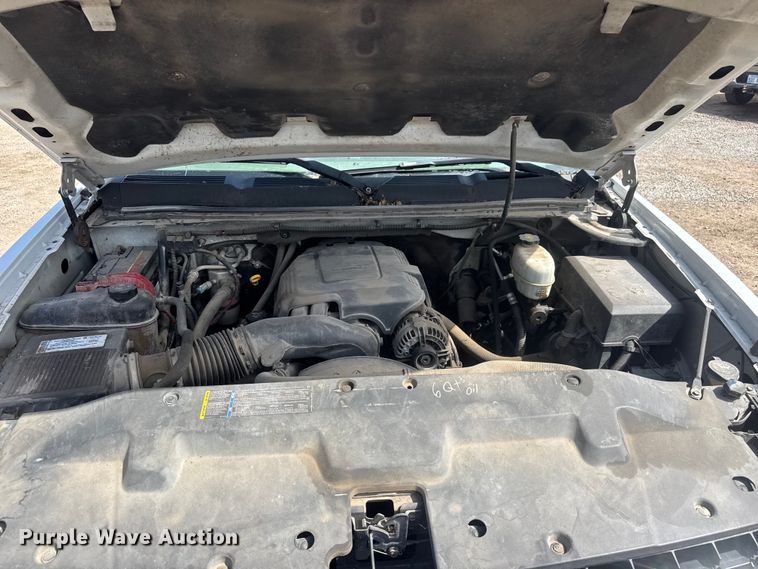 image for item ET1730 2007 Chevrolet Silverado 2500HD Crew Cab pickup truck