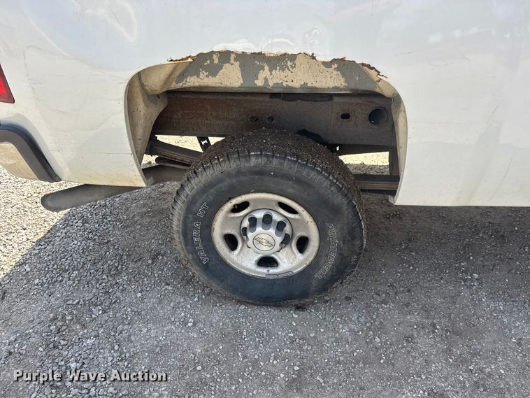 image for item ET1730 2007 Chevrolet Silverado 2500HD Crew Cab pickup truck