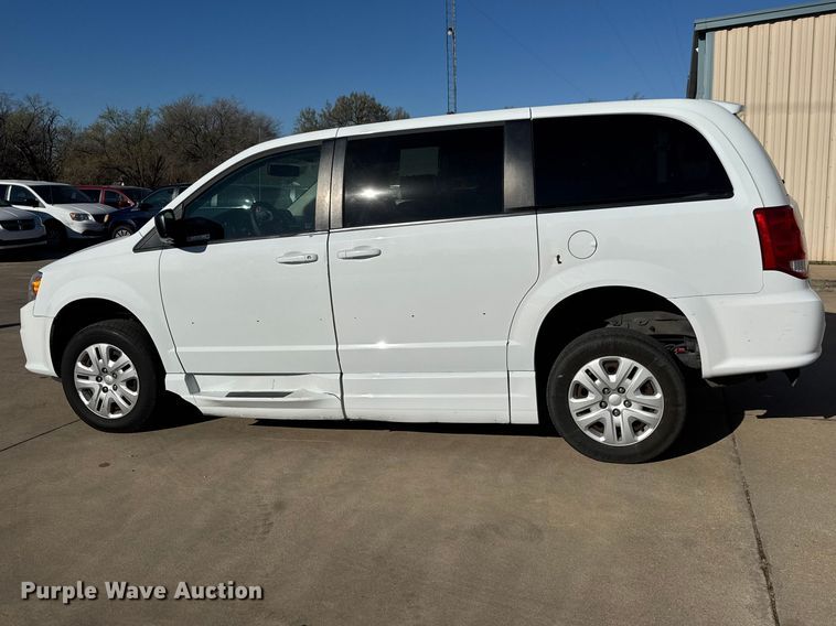 image for item ET1733 2016 Dodge Grand Caravan handicap accessible van