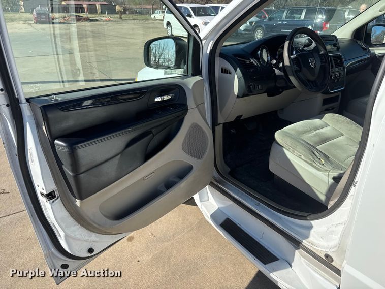 image for item ET1733 2016 Dodge Grand Caravan handicap accessible van