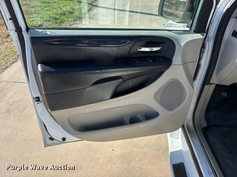 image for item ET1733 2016 Dodge Grand Caravan handicap accessible van