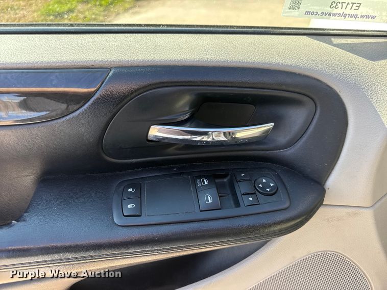 image for item ET1733 2016 Dodge Grand Caravan handicap accessible van