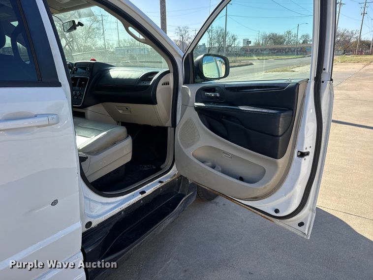 image for item ET1733 2016 Dodge Grand Caravan handicap accessible van