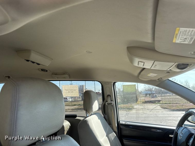 image for item ET1733 2016 Dodge Grand Caravan handicap accessible van