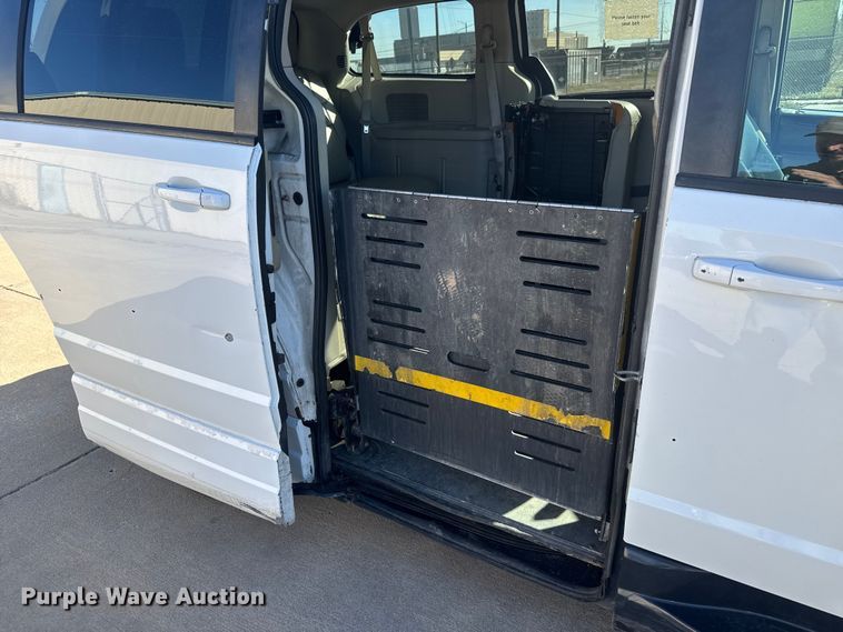 image for item ET1733 2016 Dodge Grand Caravan handicap accessible van