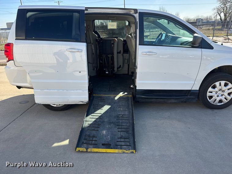image for item ET1733 2016 Dodge Grand Caravan handicap accessible van