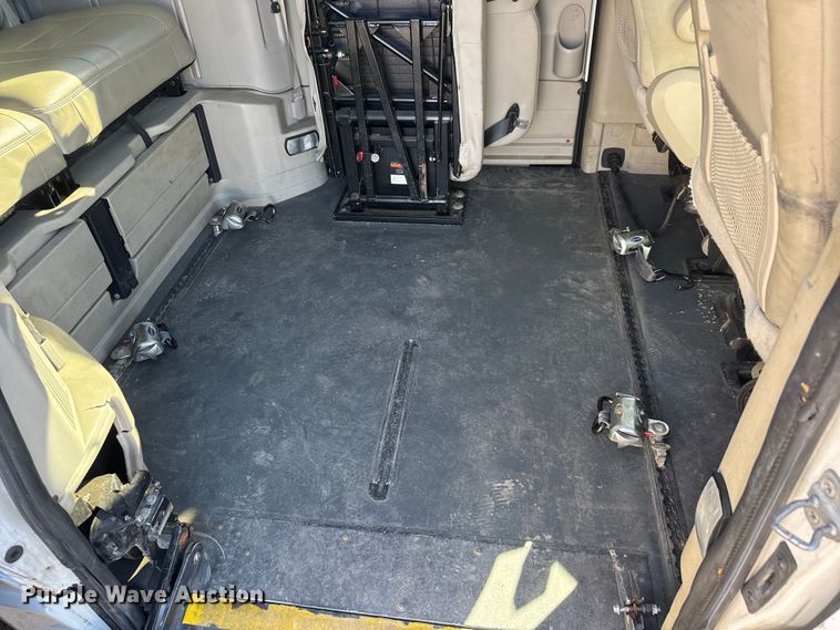 image for item ET1733 2016 Dodge Grand Caravan handicap accessible van