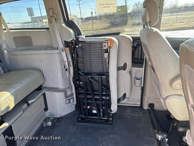 image for item ET1733 2016 Dodge Grand Caravan handicap accessible van