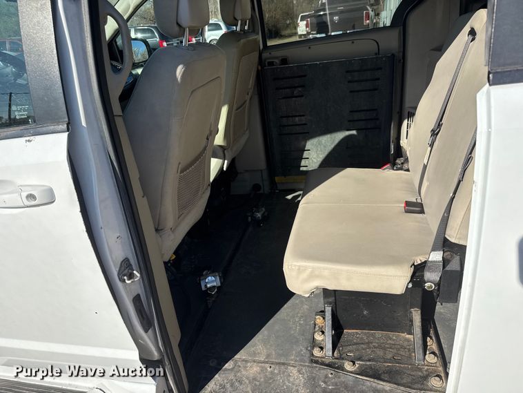 image for item ET1733 2016 Dodge Grand Caravan handicap accessible van