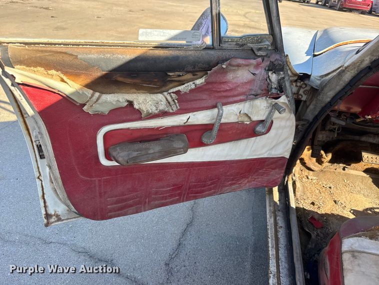 image for item ET1735 1961 Plymouth Valiant V200  