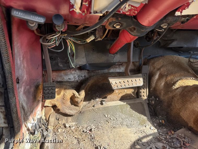 image for item ET1735 1961 Plymouth Valiant V200  