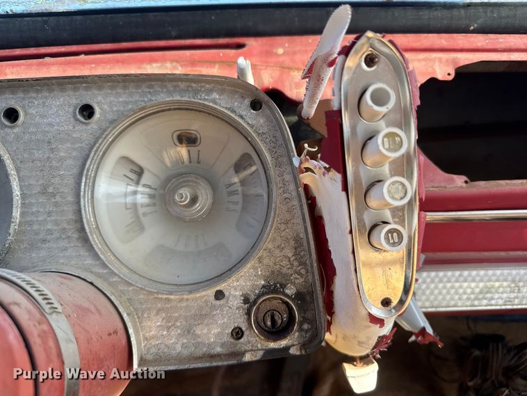 image for item ET1735 1961 Plymouth Valiant V200  