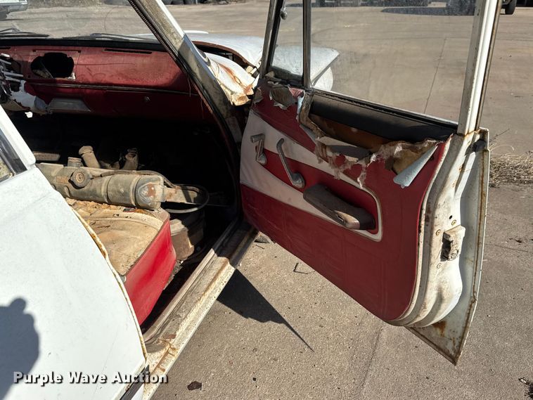 image for item ET1735 1961 Plymouth Valiant V200  