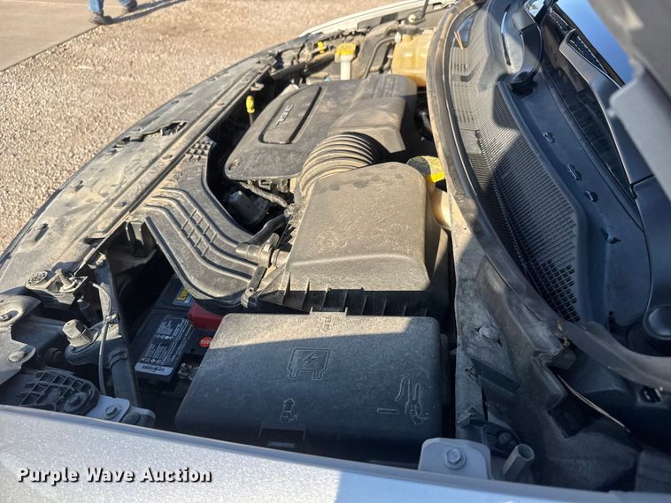 image for item ET1788 2018 Chrysler Pacifica van