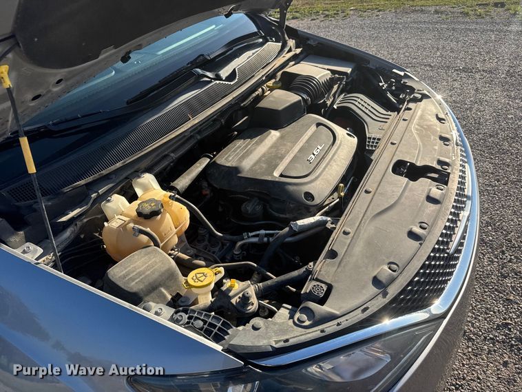 image for item ET1788 2018 Chrysler Pacifica van