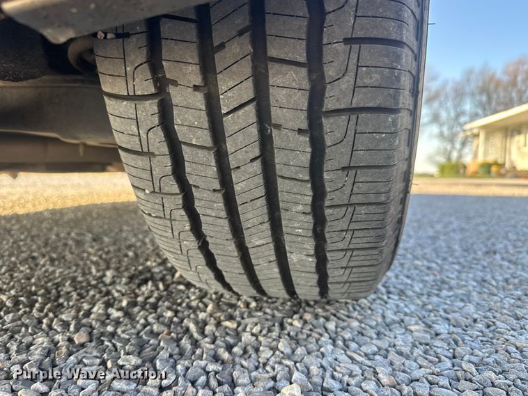 image for item ET1788 2018 Chrysler Pacifica van