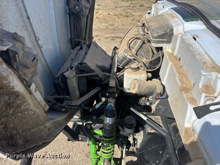 image for item ET1799 2015 Kawasaki 800 utility vehicle