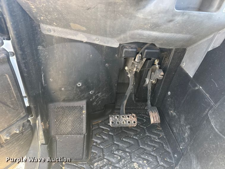 image for item ET1799 2015 Kawasaki 800 utility vehicle