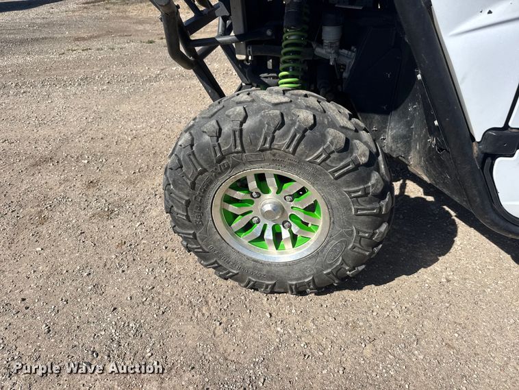 image for item ET1799 2015 Kawasaki 800 utility vehicle