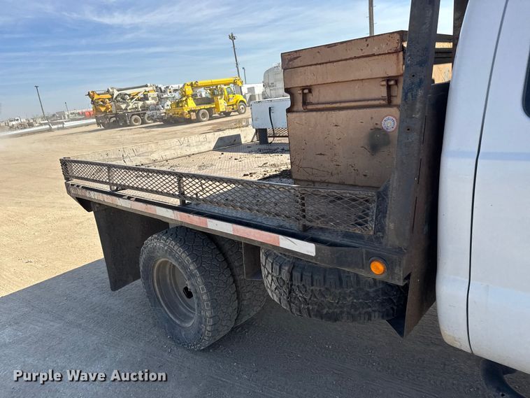 image for item ET1810 2010 Ford F350 Super Duty XL flatbed pickup truck