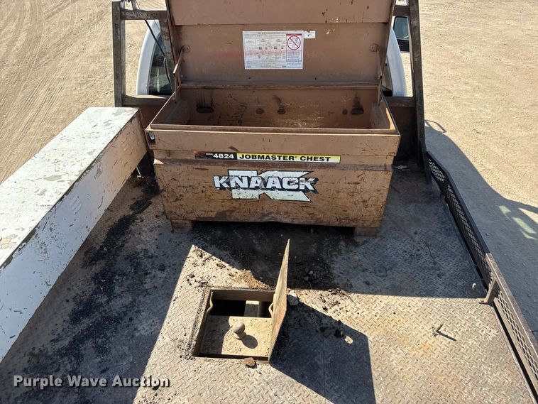 image for item ET1810 2010 Ford F350 Super Duty XL flatbed pickup truck