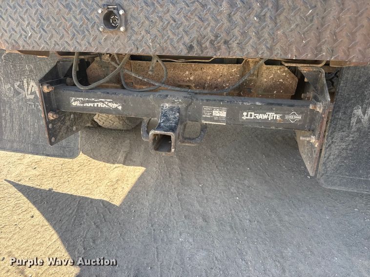 image for item ET1810 2010 Ford F350 Super Duty XL flatbed pickup truck