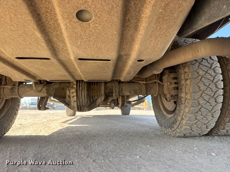 image for item ET1810 2010 Ford F350 Super Duty XL flatbed pickup truck