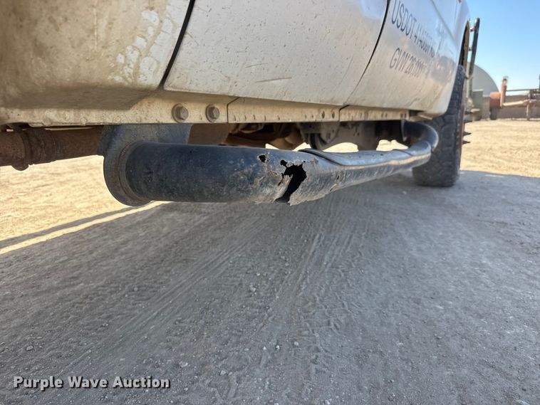 image for item ET1810 2010 Ford F350 Super Duty XL flatbed pickup truck