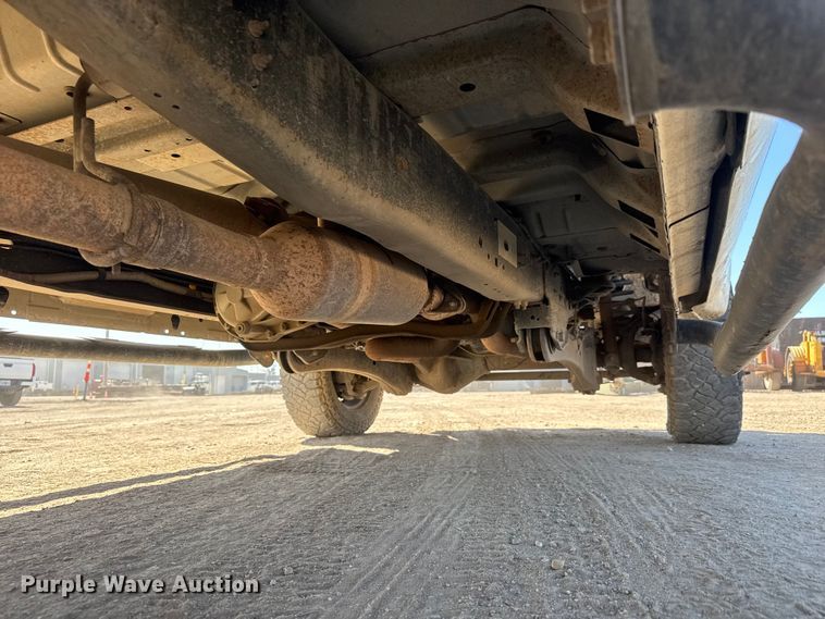 image for item ET1810 2010 Ford F350 Super Duty XL flatbed pickup truck