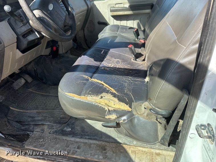 image for item ET1810 2010 Ford F350 Super Duty XL flatbed pickup truck