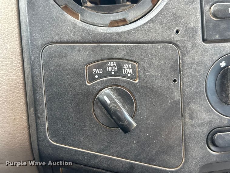 image for item ET1810 2010 Ford F350 Super Duty XL flatbed pickup truck