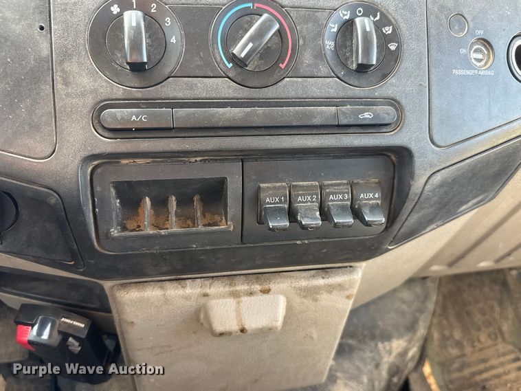 image for item ET1810 2010 Ford F350 Super Duty XL flatbed pickup truck