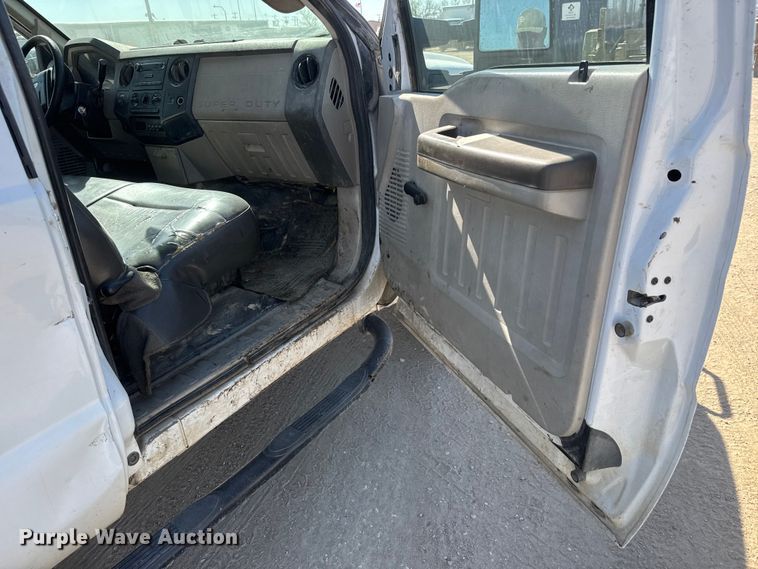 image for item ET1810 2010 Ford F350 Super Duty XL flatbed pickup truck