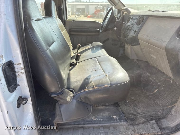 image for item ET1810 2010 Ford F350 Super Duty XL flatbed pickup truck