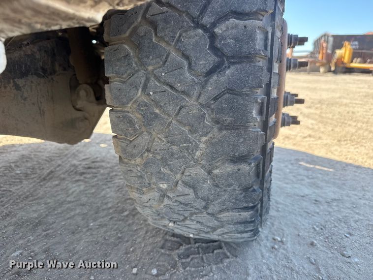 image for item ET1810 2010 Ford F350 Super Duty XL flatbed pickup truck