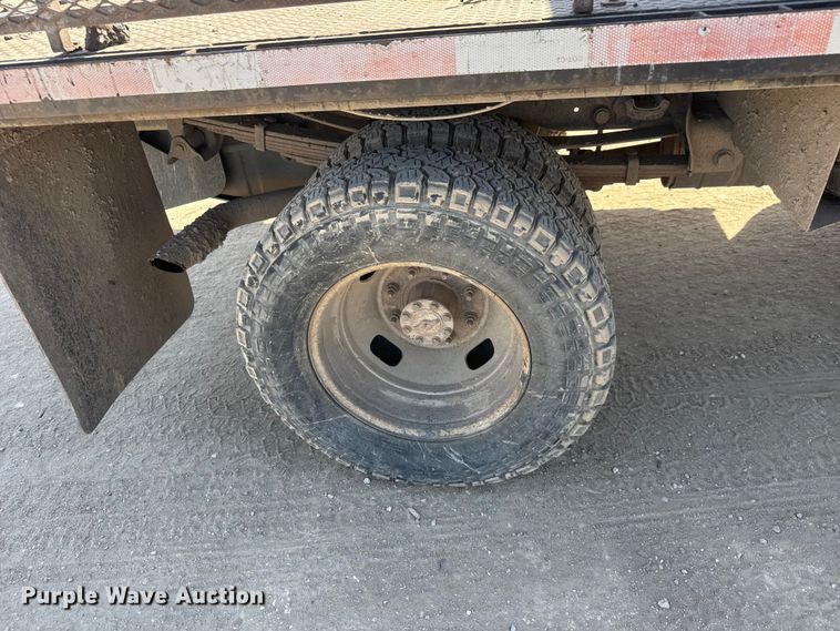 image for item ET1810 2010 Ford F350 Super Duty XL flatbed pickup truck