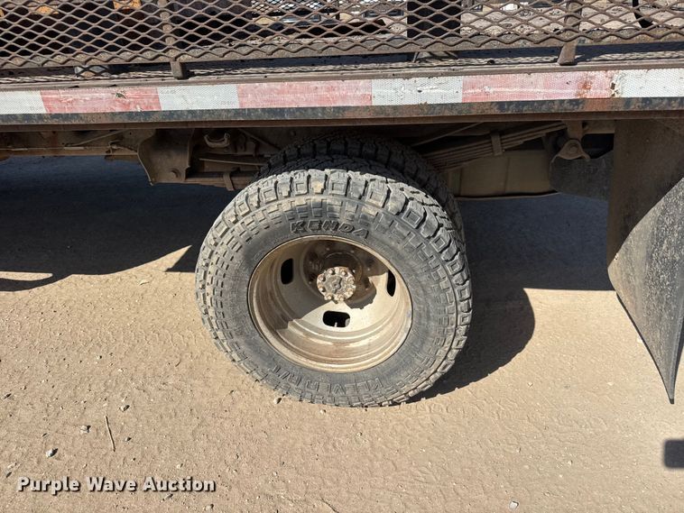 image for item ET1810 2010 Ford F350 Super Duty XL flatbed pickup truck