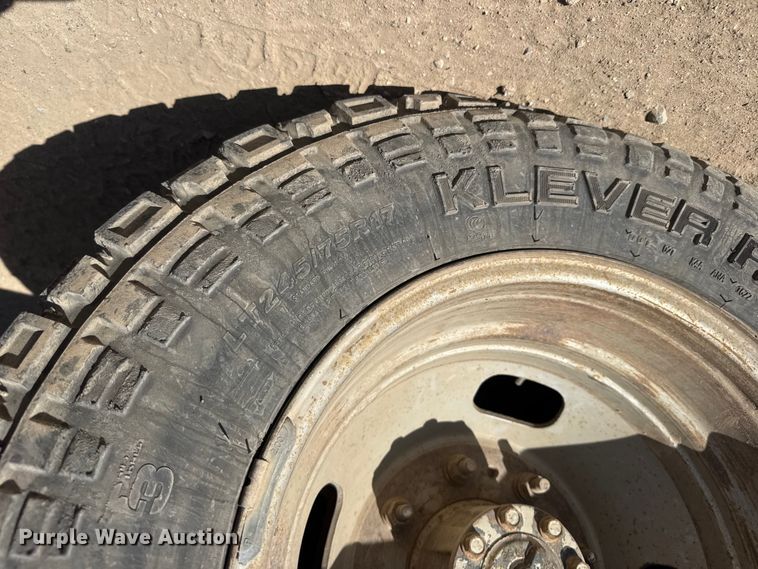 image for item ET1810 2010 Ford F350 Super Duty XL flatbed pickup truck