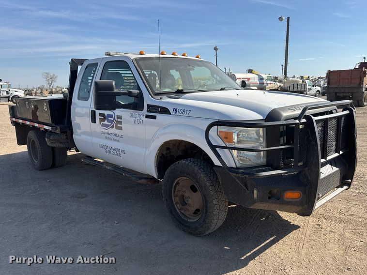 image for item ET1814 2011 Ford F350 Super Duty Ext. Cab flatbed pickup truck