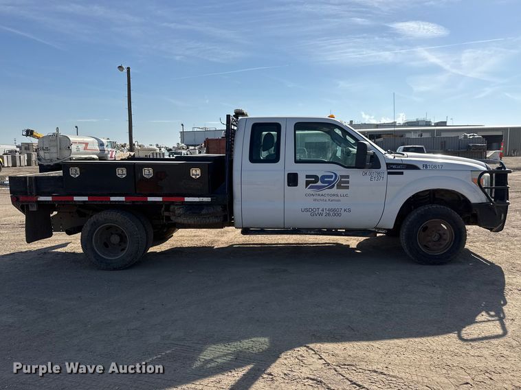 image for item ET1814 2011 Ford F350 Super Duty Ext. Cab flatbed pickup truck