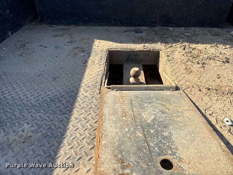 image for item ET1814 2011 Ford F350 Super Duty Ext. Cab flatbed pickup truck