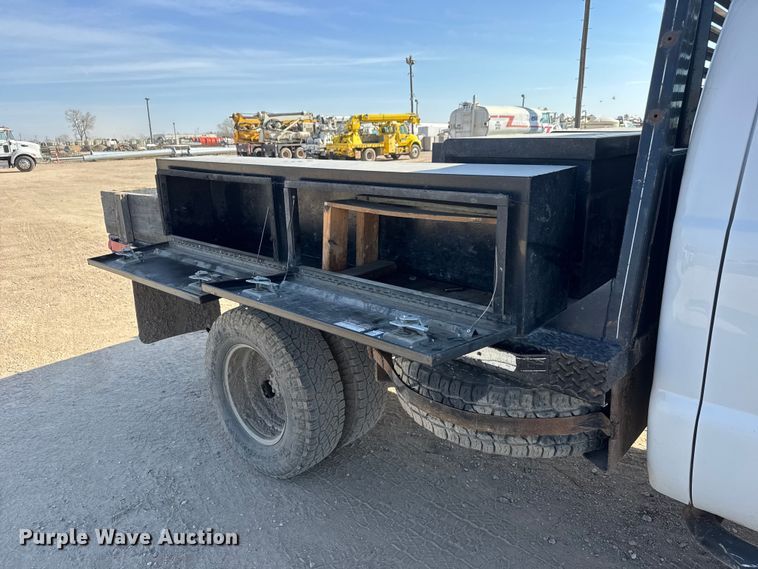 image for item ET1814 2011 Ford F350 Super Duty Ext. Cab flatbed pickup truck