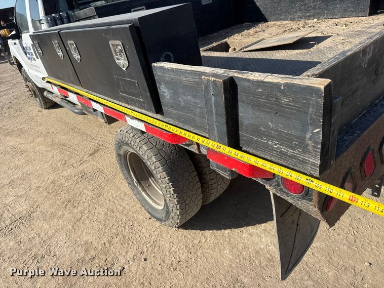 image for item ET1814 2011 Ford F350 Super Duty Ext. Cab flatbed pickup truck
