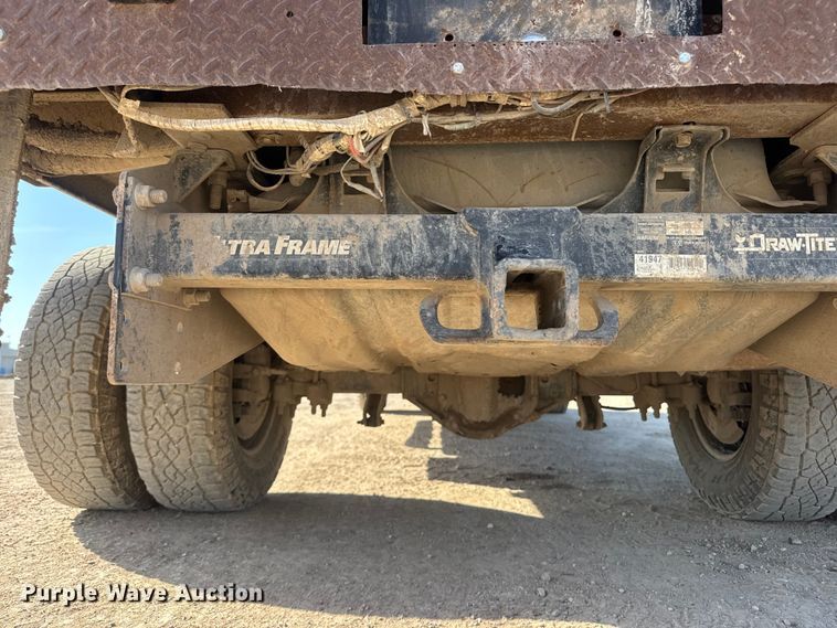 image for item ET1814 2011 Ford F350 Super Duty Ext. Cab flatbed pickup truck