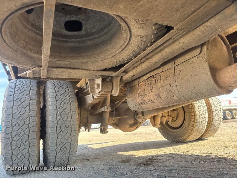 image for item ET1814 2011 Ford F350 Super Duty Ext. Cab flatbed pickup truck