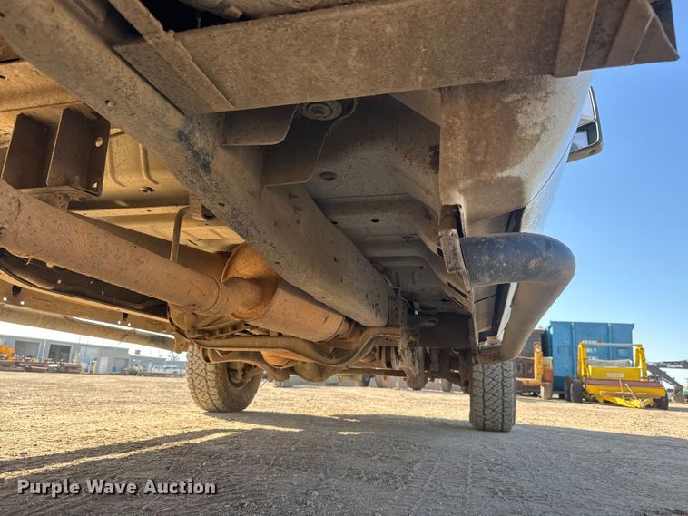 image for item ET1814 2011 Ford F350 Super Duty Ext. Cab flatbed pickup truck